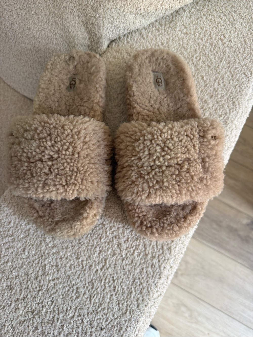 UGG Chestnut Shearling Slide with Logo Accent - size 7